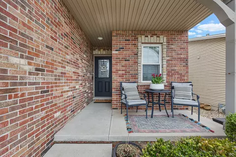 5 Yukon Cir, Bloomington, IL 61705 photo 2