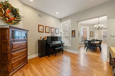 4429 S Berkeley Ave, Chicago, IL 60653 photo 7