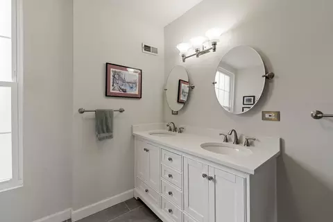 4429 S Berkeley Ave, Chicago, IL 60653 photo 16