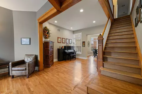 4429 S Berkeley Ave, Chicago, IL 60653 photo 3