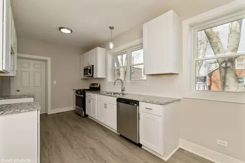 Kitchen - 8200 S Paxton Ave, Chicago, IL 60617 photo 2 of 2