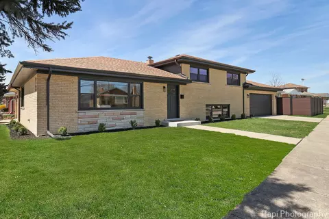 8300 W Coral Dr, Norridge, IL 60706