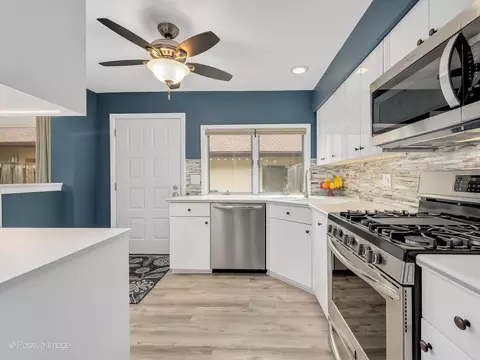 Kitchen - 7 Kane Ct, Willowbrook, IL 60527 photo 3 of 3
