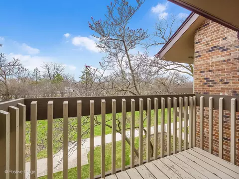 Exterior - 7 Kane Ct, Willowbrook, IL 60527 photo 2 of 5