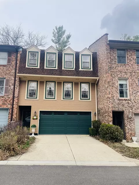 255 Stone Manor Cir #255, Batavia, IL 60510