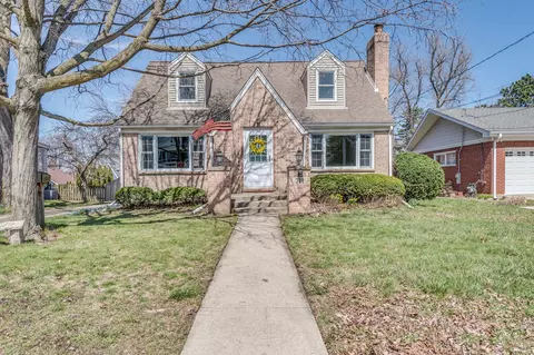 711 E Indiana St, Wheaton, IL 60187