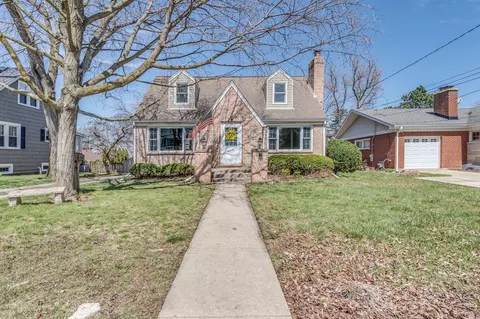 711 E Indiana St, Wheaton, IL 60187 photo 2