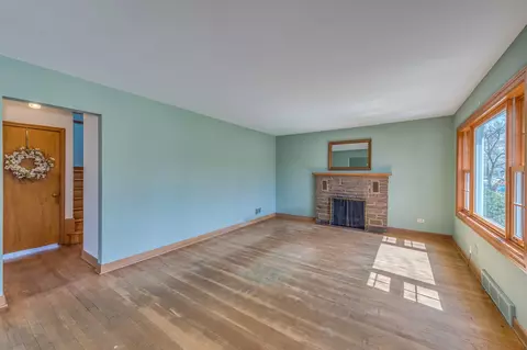 711 E Indiana St, Wheaton, IL 60187 photo 4