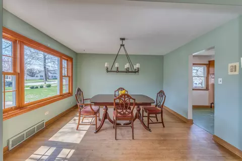 711 E Indiana St, Wheaton, IL 60187 photo 8