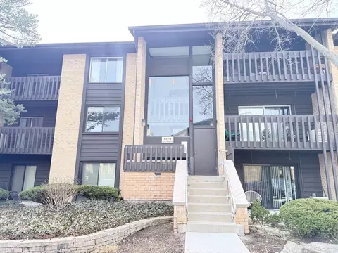 6179 Knoll Wood Rd #205, Willowbrook, IL 60527