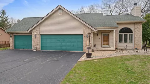 206 Autumnwood Dr, Rockton, IL 61072