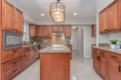 Kitchen - 1804 Beloit Ct, Naperville, IL 60565 photo 2 of 3