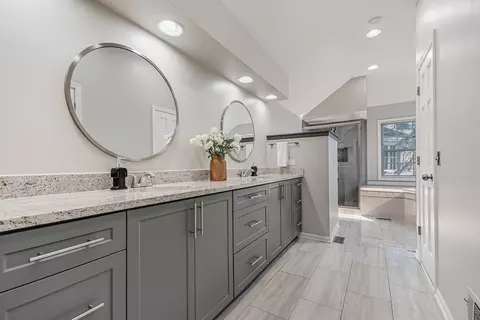 Bath - 1804 Beloit Ct, Naperville, IL 60565 photo 2 of 5