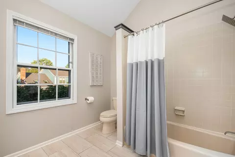 Bath - 1804 Beloit Ct, Naperville, IL 60565 photo 5 of 5