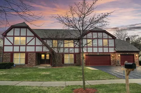 2348 Iroquois Dr, Glenview, IL 60026