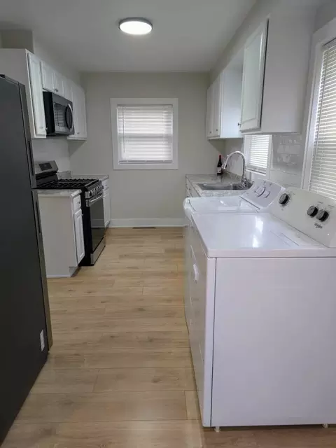 Kitchen - 16117 Wolcott Ave, Markham, IL 60428 photo 1 of 3