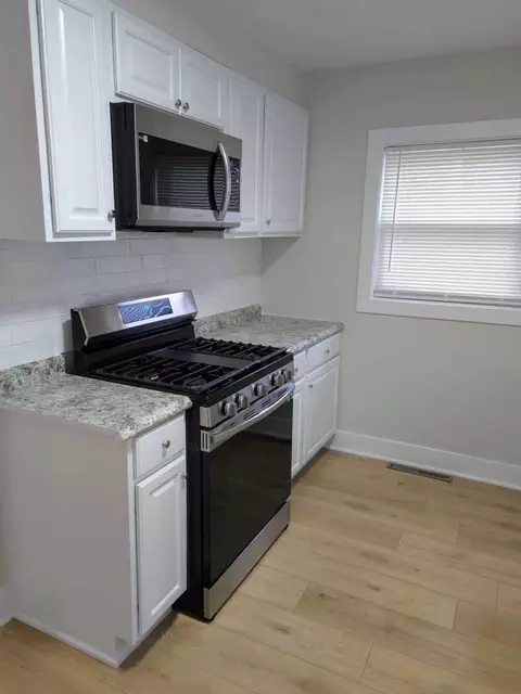 Kitchen - 16117 Wolcott Ave, Markham, IL 60428 photo 2 of 3