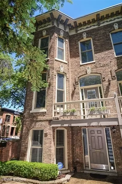 2059 N Bissell St, Chicago, IL 60614