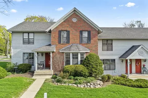 322 W South St, Woodstock, IL 60098