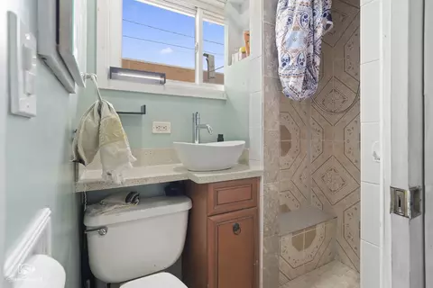 Bath - 7840 S Springfield Ave, Chicago, IL 60652 photo 3 of 3