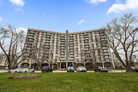 20 N Tower Rd #10N, Oak Brook, IL 60523
