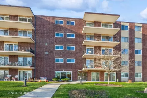 5300 Walnut Ave #13C, Downers Grove, IL 60515