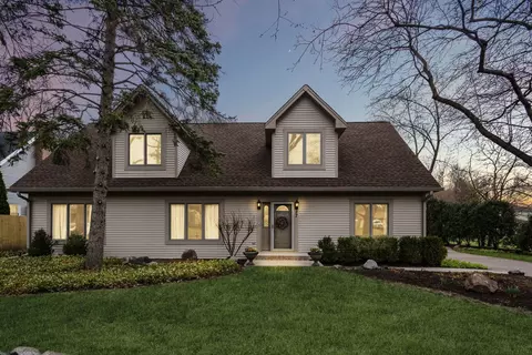 27 S Leonard Rd, Palatine, IL 60074