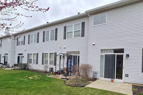 2996 Falling Waters Ln, Lindenhurst, IL 60046 photo 2