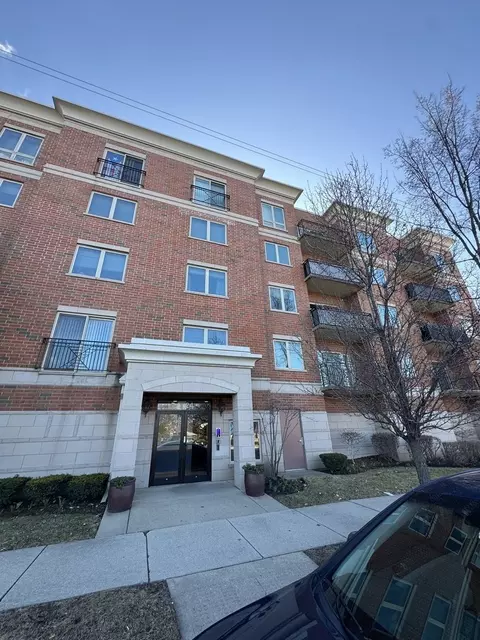 5924 N Lincoln Ave #302, Chicago, IL 60659