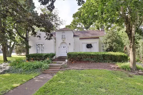 5 Chevy Chase Dr, Buffalo Grove, IL 60089