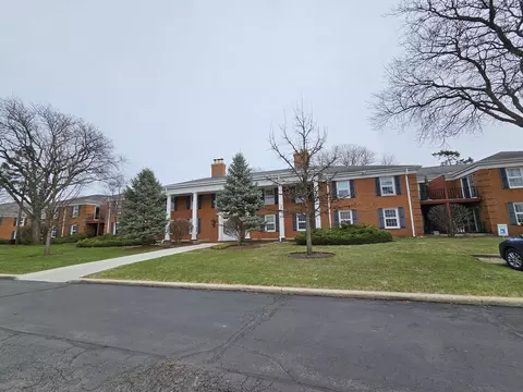 511 Coventry Ln #8, Crystal Lake, IL 60014