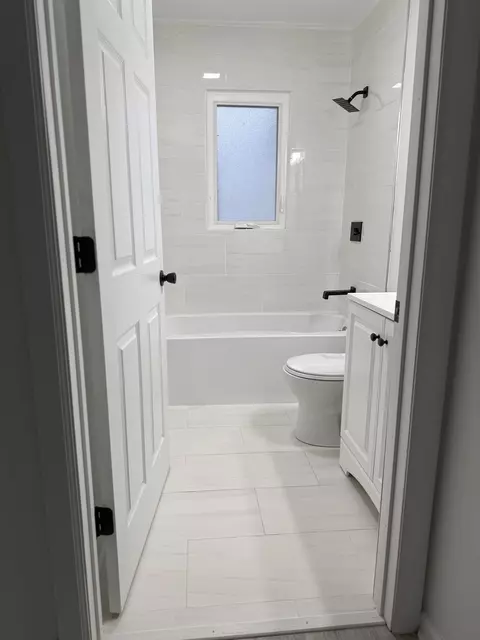 Bath - 612 E Maple St, Chatsworth, IL 60921 photo 1 of 1