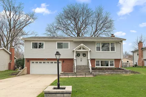 417 70th St, Darien, IL 60561