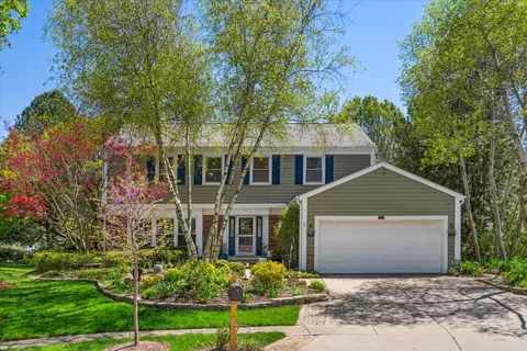 401 Aurora Ct, Vernon Hills, IL 60061