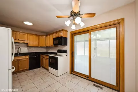 4080 Chesapeake Ct, Hoffman Estates, IL 60192 photo 8
