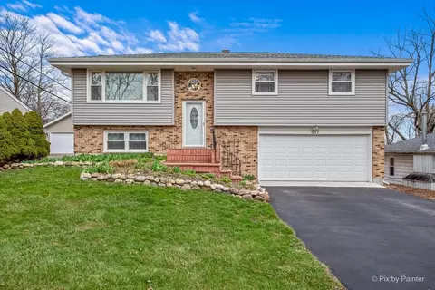 517 Cheyenne Dr, Lake In The Hills, IL 60156