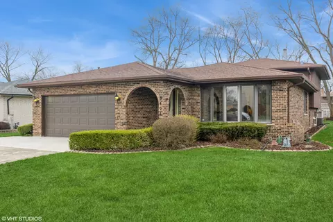 8424 Natchez Ave, Burbank, IL 60459
