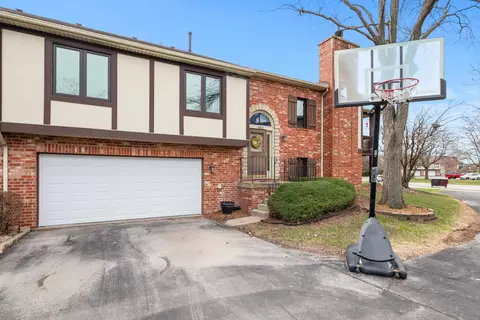 9805 Treetop Dr, Orland Park, IL 60462