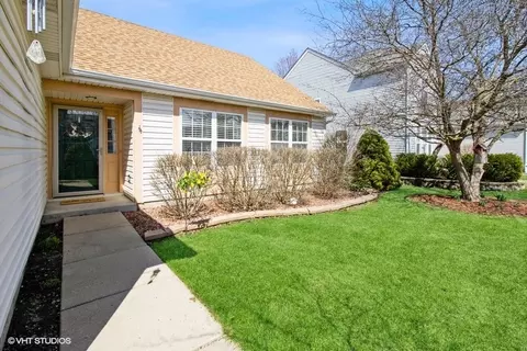 204 E Heritage Trl E, Hainesville, IL 60030
