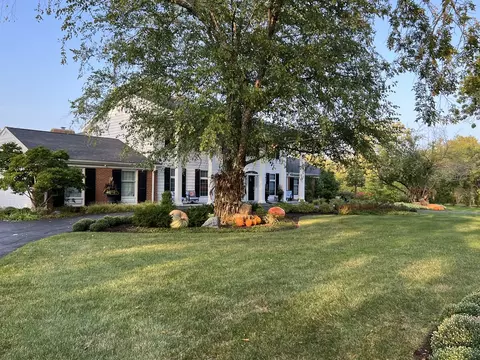 1106 Winwood Dr, Lake Forest, IL 60045