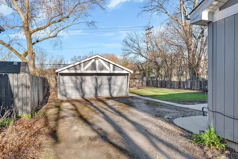 Exterior - 418 S Pierce Ave, Wheaton, IL 60187 photo 4 of 6
