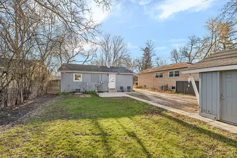 Exterior - 418 S Pierce Ave, Wheaton, IL 60187 photo 2 of 6