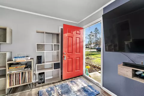 Entry Way - 418 S Pierce Ave, Wheaton, IL 60187 photo 1 of 2