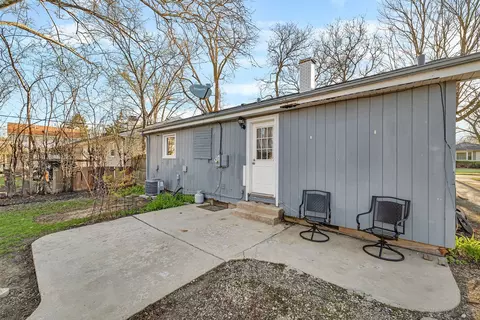 Exterior - 418 S Pierce Ave, Wheaton, IL 60187 photo 3 of 6