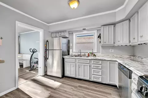 Kitchen - 418 S Pierce Ave, Wheaton, IL 60187 photo 3 of 3