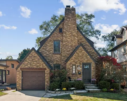 580 Pleasant Ave, Highland Park, IL 60035