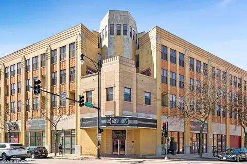 1645 W School St #211, Chicago, IL 60657