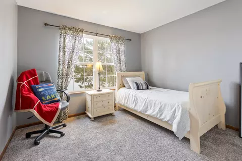 Bedroom - 733 Bent Ridge Ln, Elgin, IL 60120 photo 2 of 2