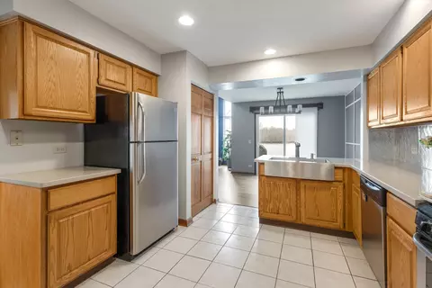 Kitchen - 733 Bent Ridge Ln, Elgin, IL 60120 photo 3 of 3