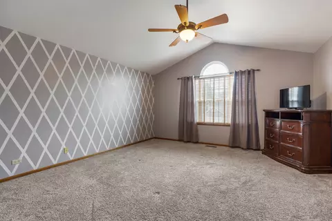 Bedroom - 733 Bent Ridge Ln, Elgin, IL 60120 photo 1 of 2